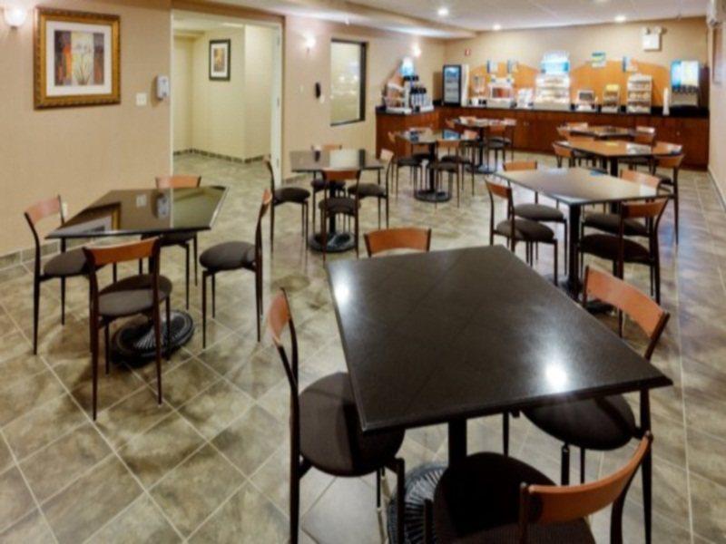 Holiday Inn Express Staten Island West, An Ihg Hotel New York City Restaurant photo