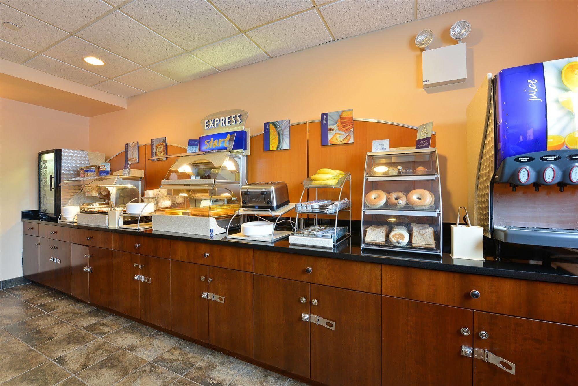 Holiday Inn Express Staten Island West, An Ihg Hotel New York City Exterior photo